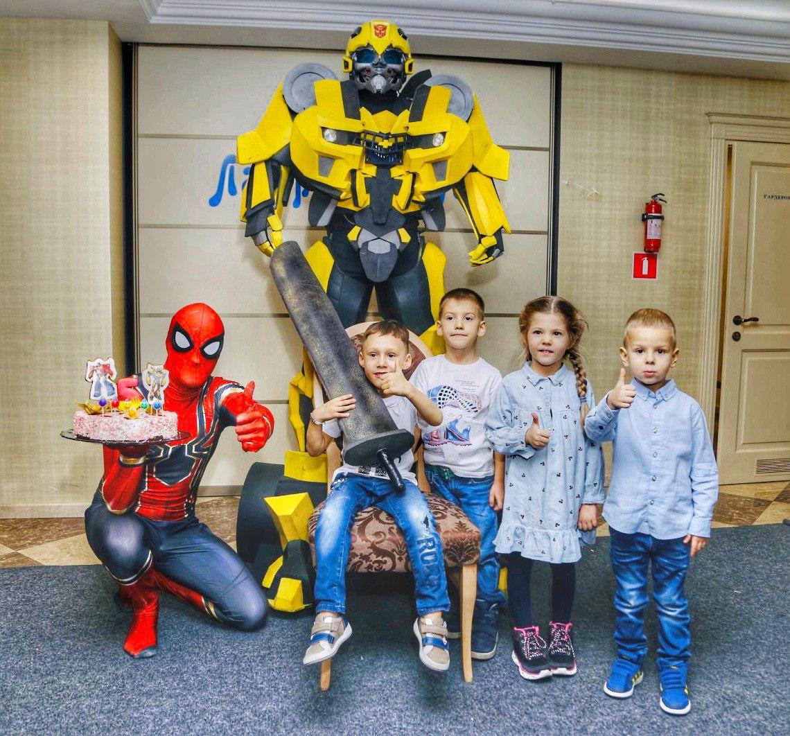 bamblbi_transformer_odessa_and_spiderman